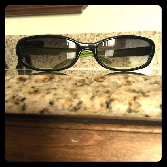 Mudd Accessories - 🕶 Vintage 90’s green shades sunglasses 🕶